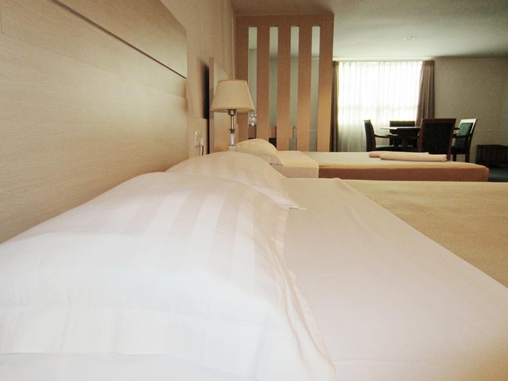 Promenade Service Apartment Кота Кинабалу Стая снимка