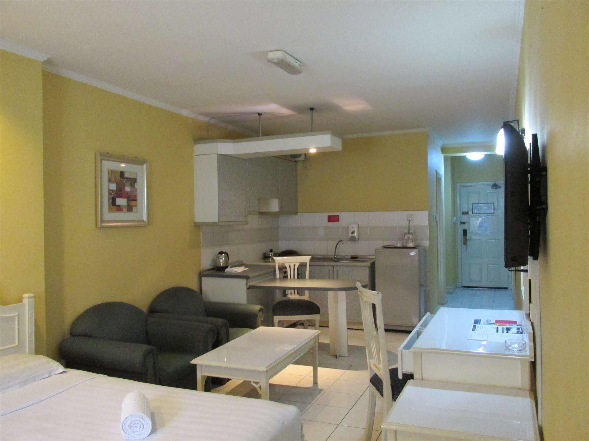 Promenade Service Apartment Кота Кинабалу Екстериор снимка